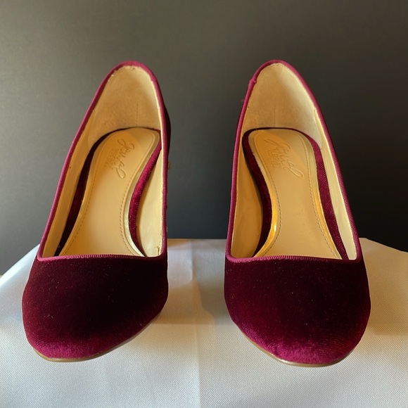 Jewel BADGLEY MISCHKA LADIES BLOCK HEEL SIZE 5 VELVET 3” HEEL BEAUTIFUL FUN SHOE - Picture 6 of 16